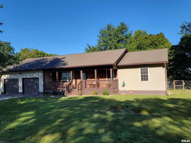$249,000 | 2517 Cherrybark Lane, Flora, IL 62839