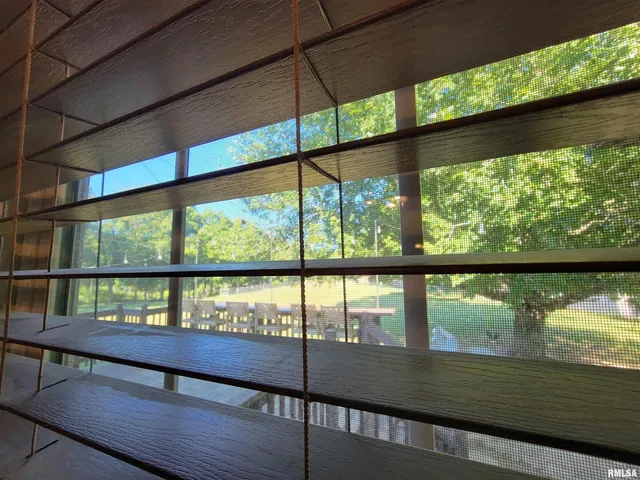 $249,000 | 2517 Cherrybark Lane, Flora, IL 62839