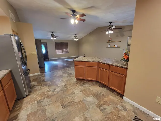 $249,000 | 2517 Cherrybark Lane, Flora, IL 62839