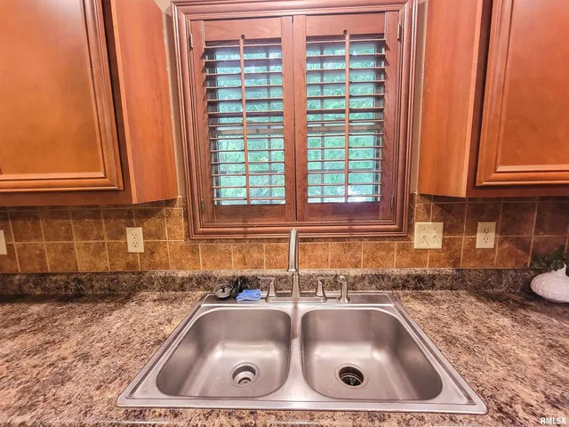 $249,000 | 2517 Cherrybark Lane, Flora, IL 62839