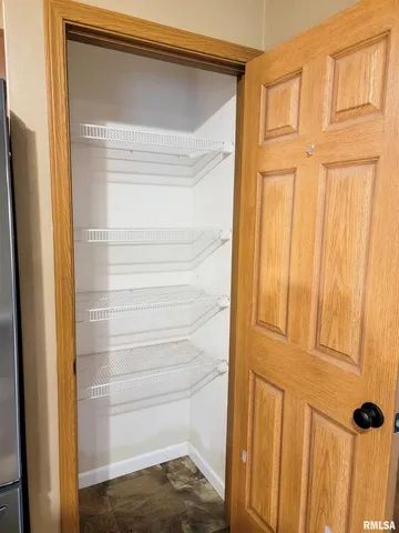 $249,000 | 2517 Cherrybark Lane, Flora, IL 62839