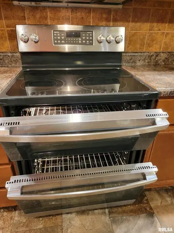 $249,000 | 2517 Cherrybark Lane, Flora, IL 62839