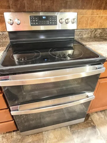 $249,000 | 2517 Cherrybark Lane, Flora, IL 62839