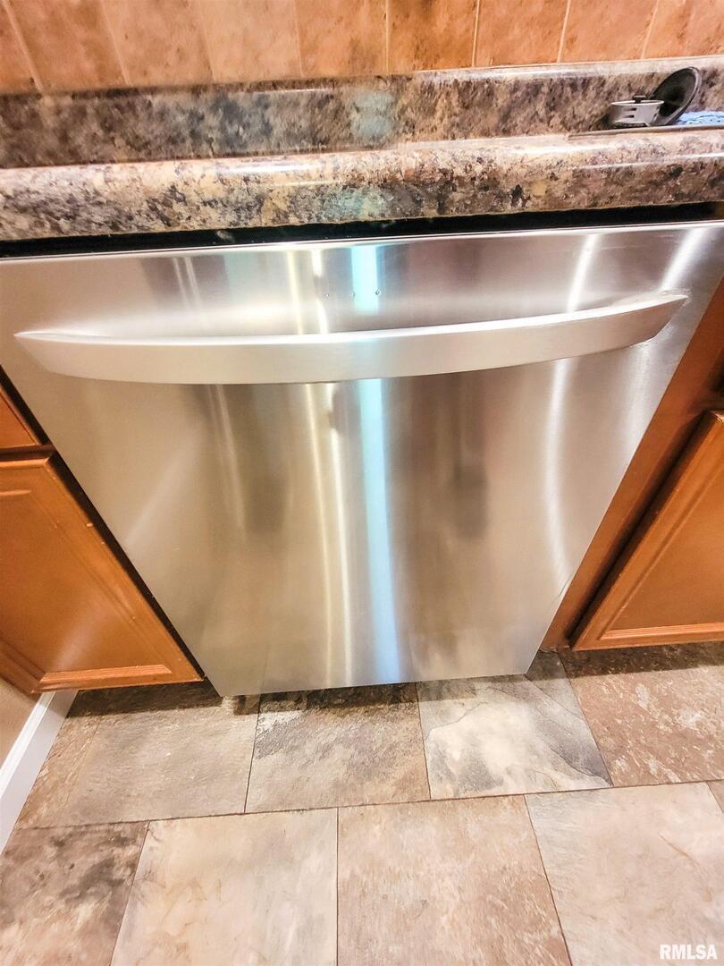 2517 Cherrybark Lane Flora, IL 62839 - Photo 53 of 99 a view of a water heater