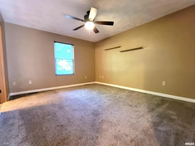 $249,000 | 2517 Cherrybark Lane, Flora, IL 62839