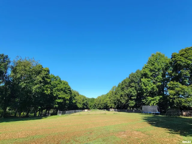 $249,000 | 2517 Cherrybark Lane, Flora, IL 62839