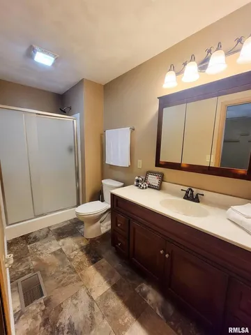 $249,000 | 2517 Cherrybark Lane, Flora, IL 62839