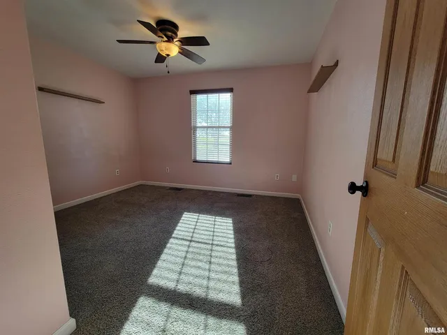 $249,000 | 2517 Cherrybark Lane, Flora, IL 62839