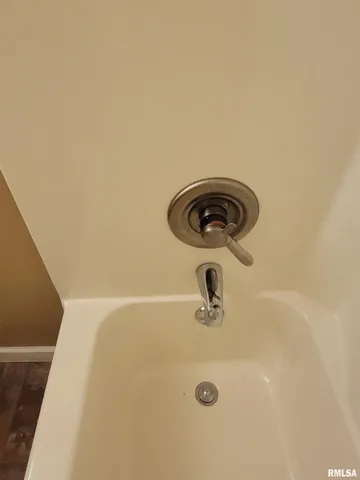 $249,000 | 2517 Cherrybark Lane, Flora, IL 62839