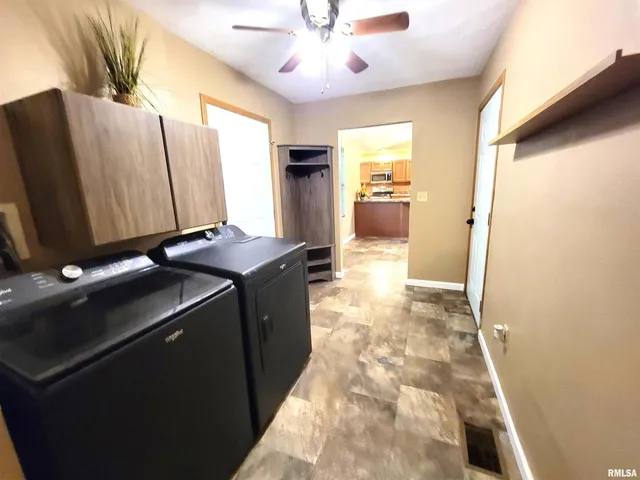 $249,000 | 2517 Cherrybark Lane, Flora, IL 62839