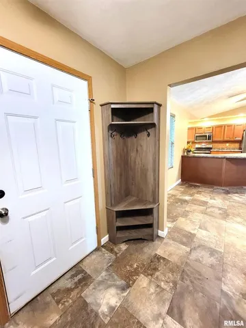 $249,000 | 2517 Cherrybark Lane, Flora, IL 62839