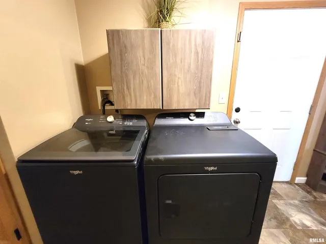 $249,000 | 2517 Cherrybark Lane, Flora, IL 62839