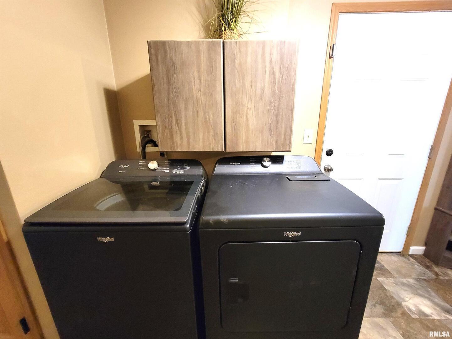 2517 Cherrybark Lane Flora, IL 62839 - Photo 80 of 99 a utility room with dryer and washer