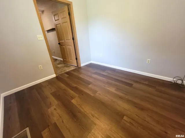 $249,000 | 2517 Cherrybark Lane, Flora, IL 62839