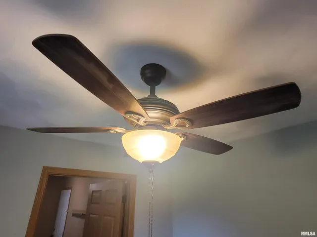 $249,000 | 2517 Cherrybark Lane, Flora, IL 62839