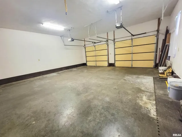 $249,000 | 2517 Cherrybark Lane, Flora, IL 62839