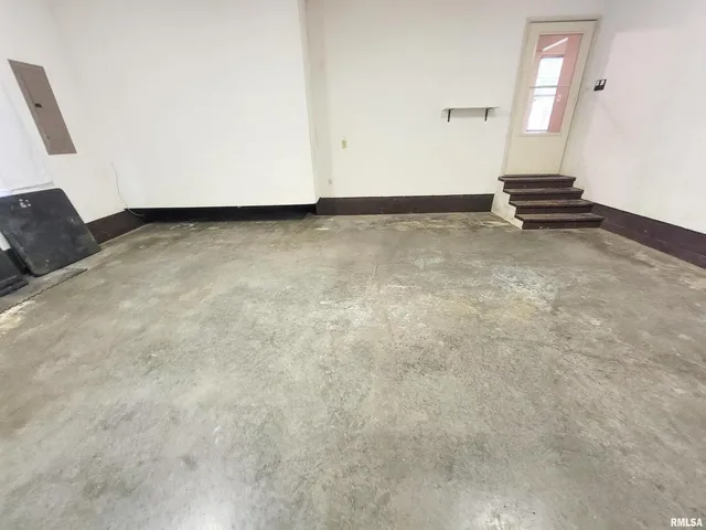 $249,000 | 2517 Cherrybark Lane, Flora, IL 62839