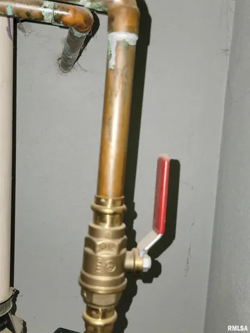 $249,000 | 2517 Cherrybark Lane, Flora, IL 62839