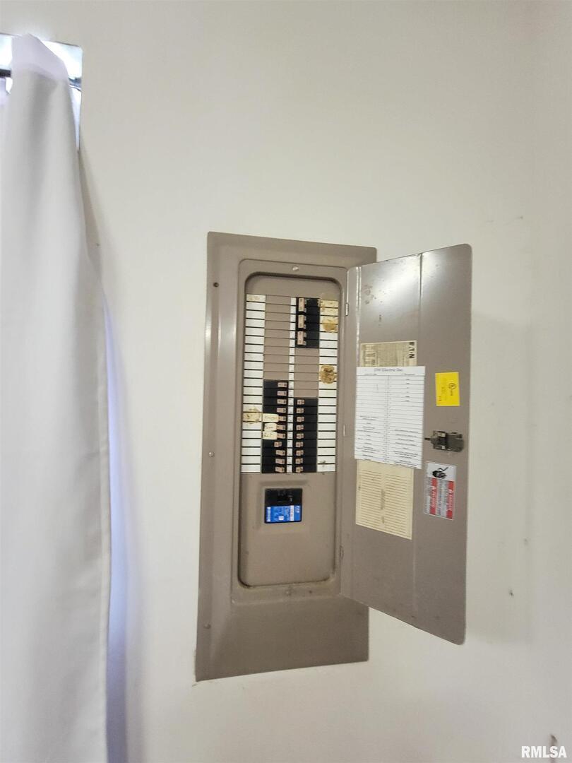 2517 Cherrybark Lane Flora, IL 62839 - Photo 89 of 99 a view of entryway