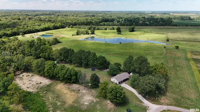 $249,000 | 2517 Cherrybark Lane, Flora, IL 62839