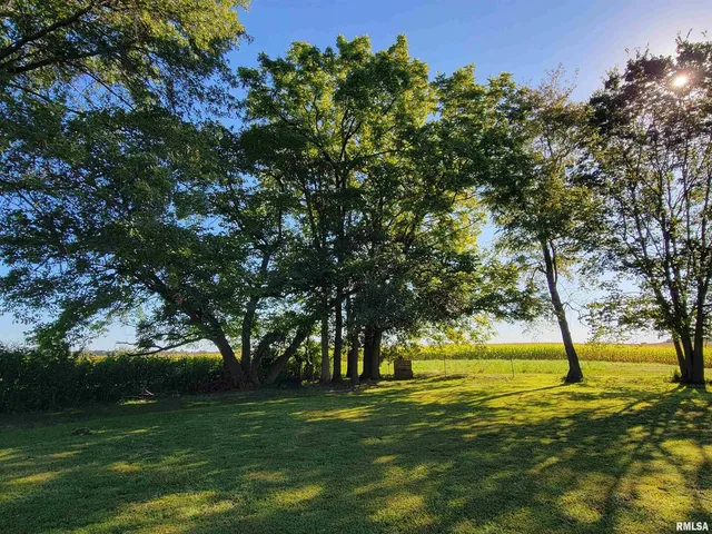 $249,000 | 2517 Cherrybark Lane, Flora, IL 62839