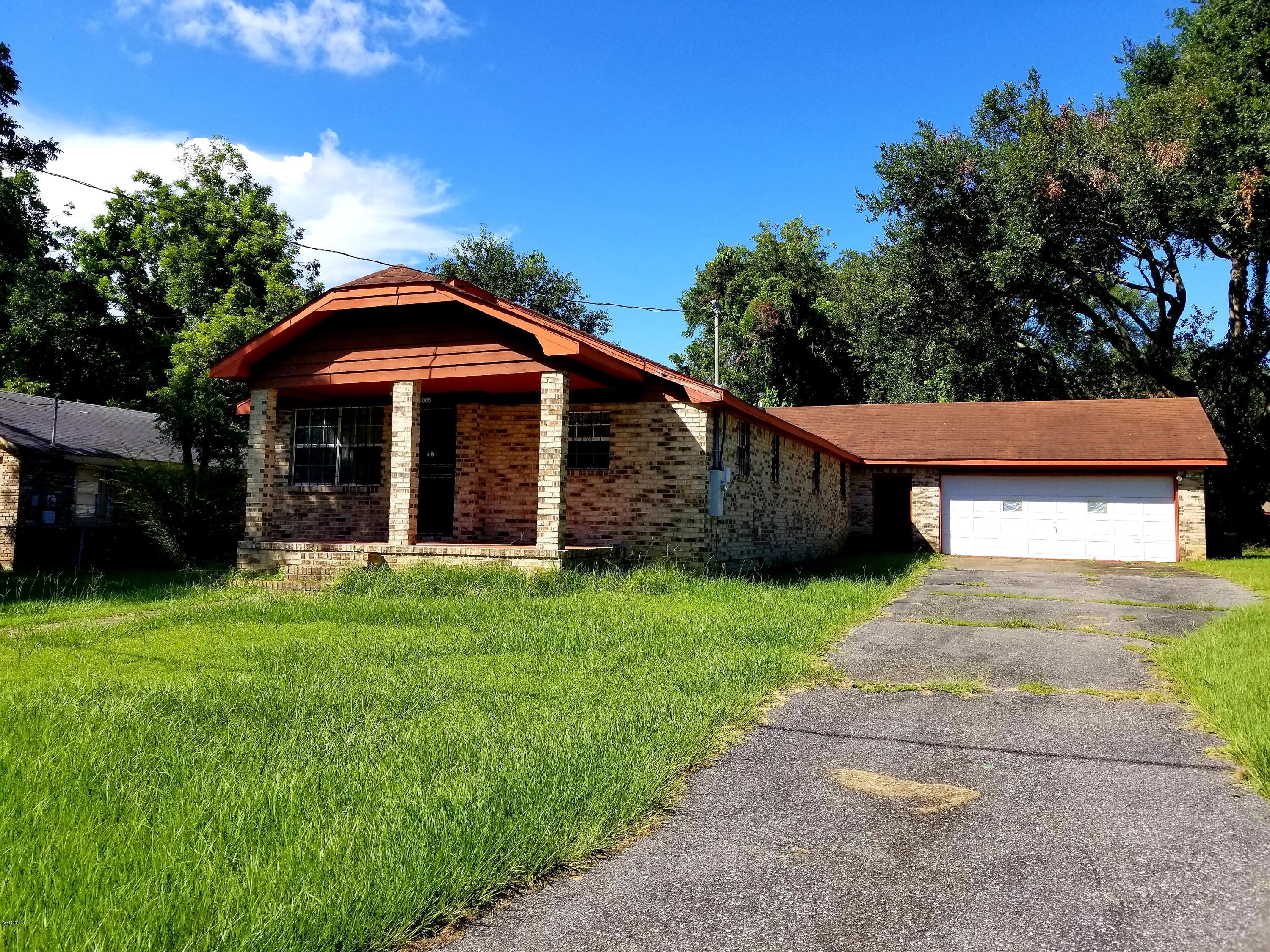 4005 West Pine Street Moss Point, MS 39563 - Photo 1 of 20 20180828_164829