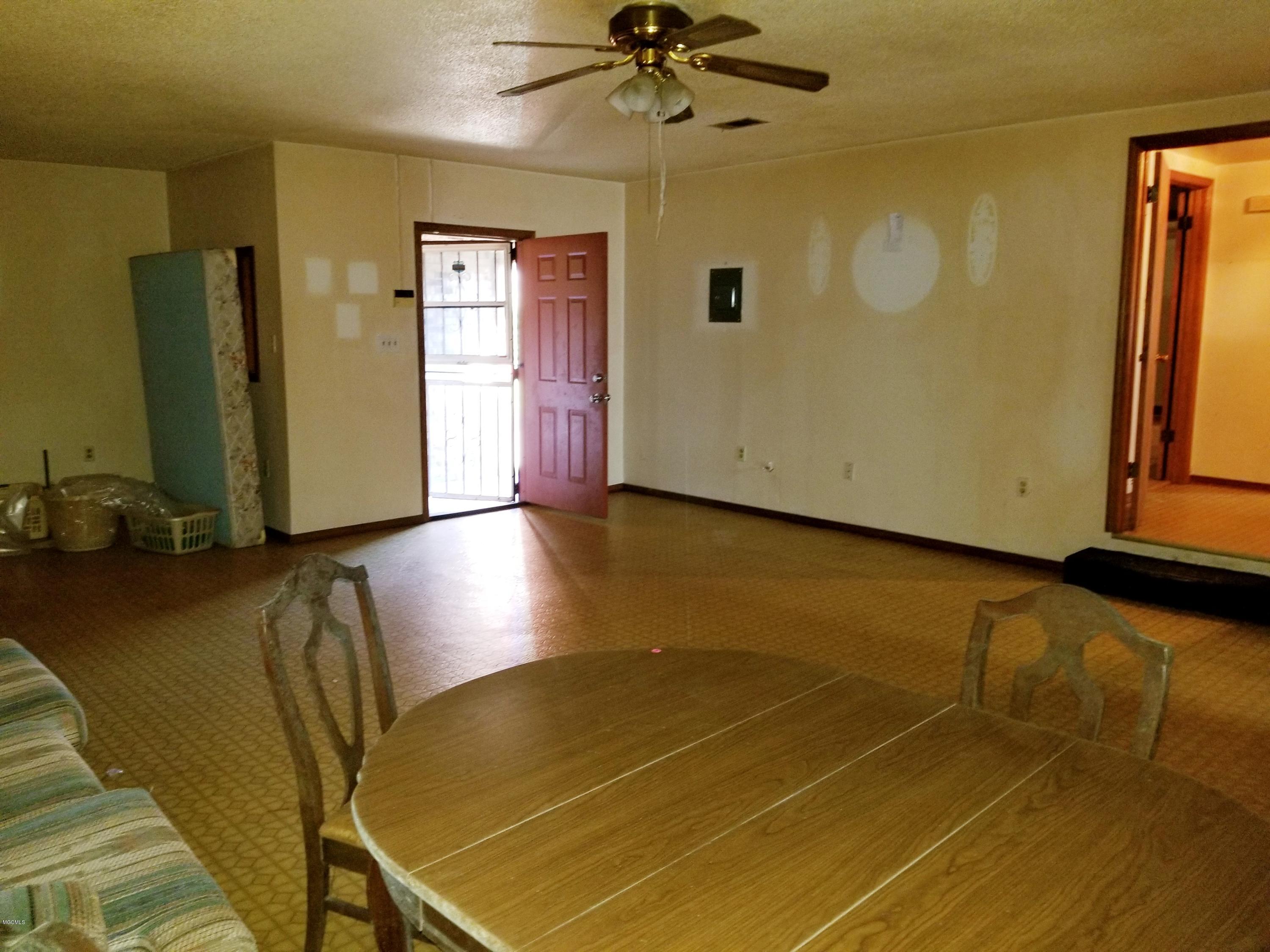 4005 West Pine Street Moss Point, MS 39563 - Photo 14 of 20 20180828_165123