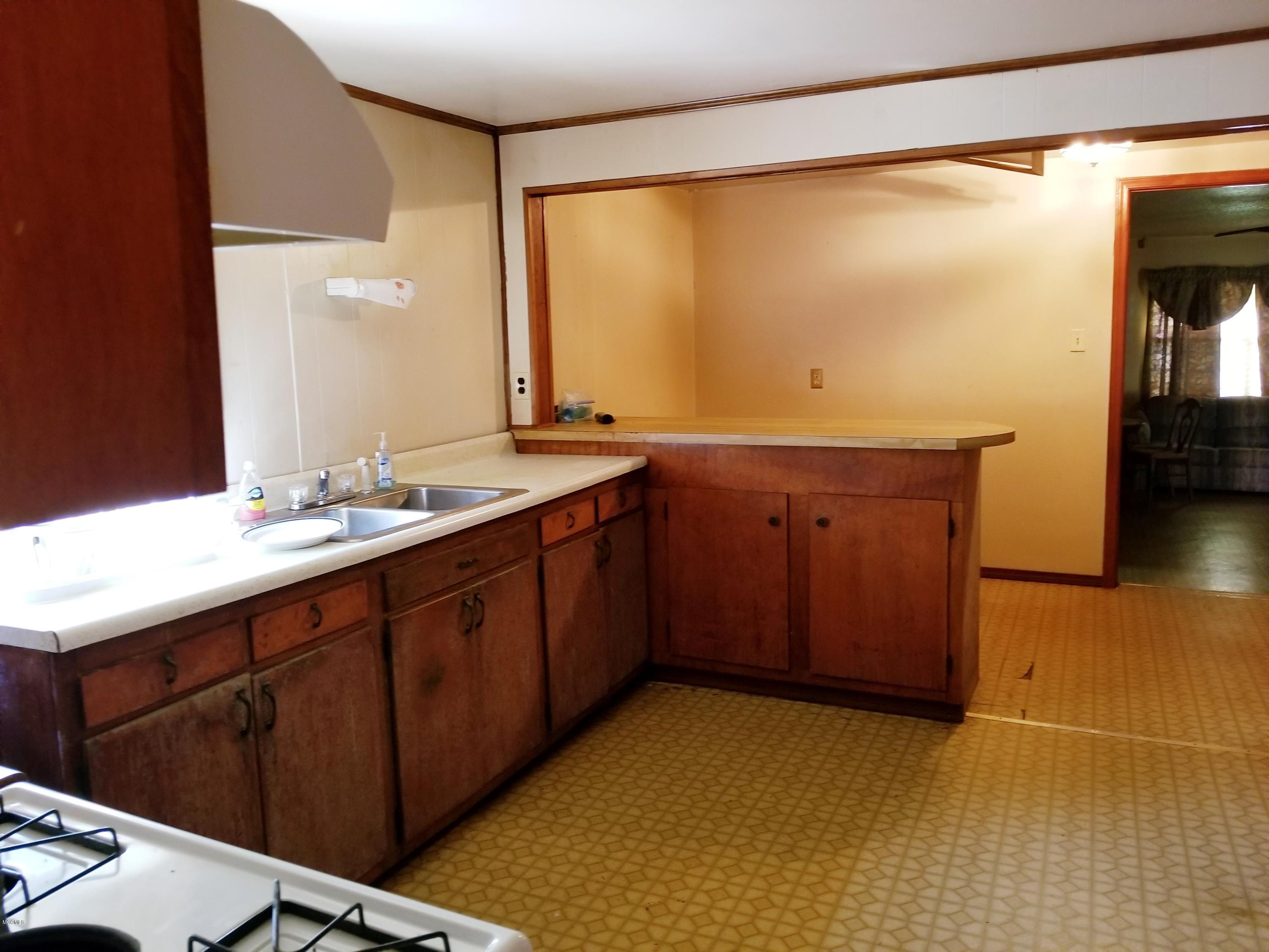 4005 West Pine Street Moss Point, MS 39563 - Photo 17 of 20 20180828_165211
