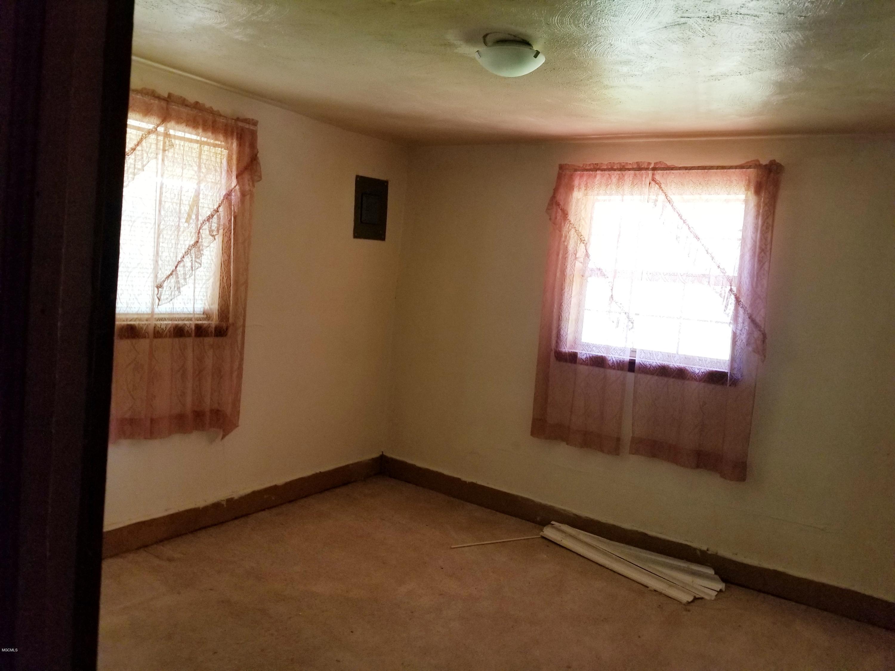 4005 West Pine Street Moss Point, MS 39563 - Photo 19 of 20 20180828_165333