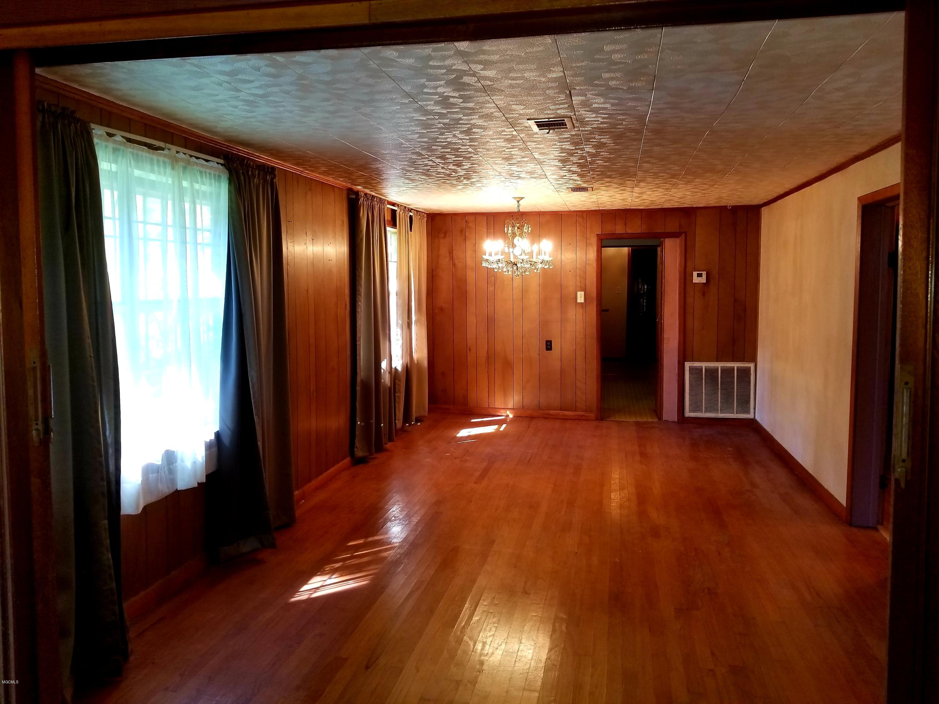4005 West Pine Street Moss Point, MS 39563 - Photo 3 of 20 20180828_164913