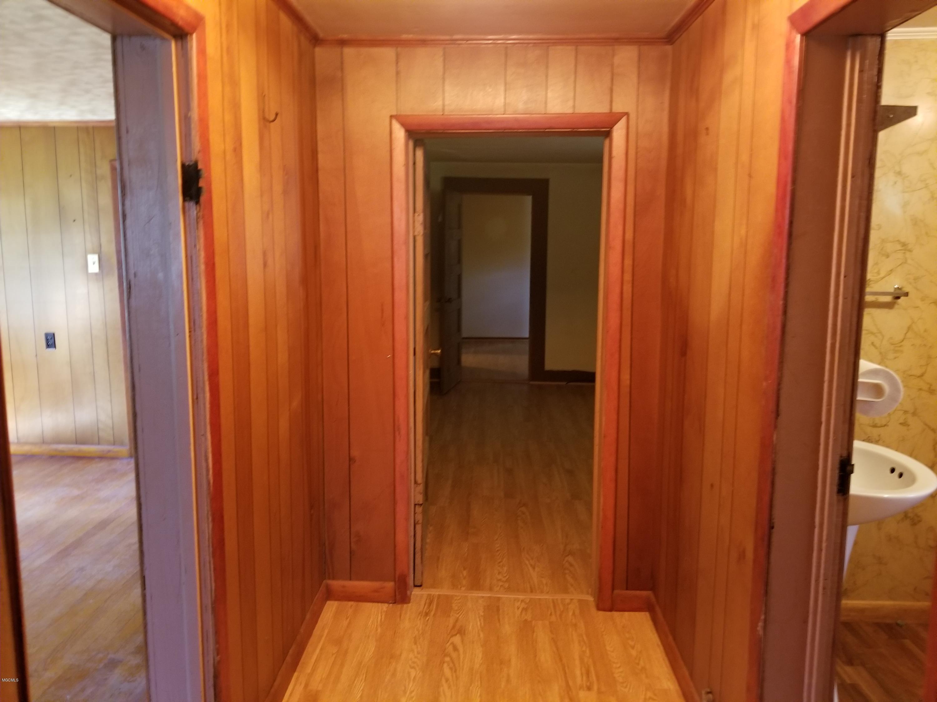 4005 West Pine Street Moss Point, MS 39563 - Photo 4 of 20 20180828_155910