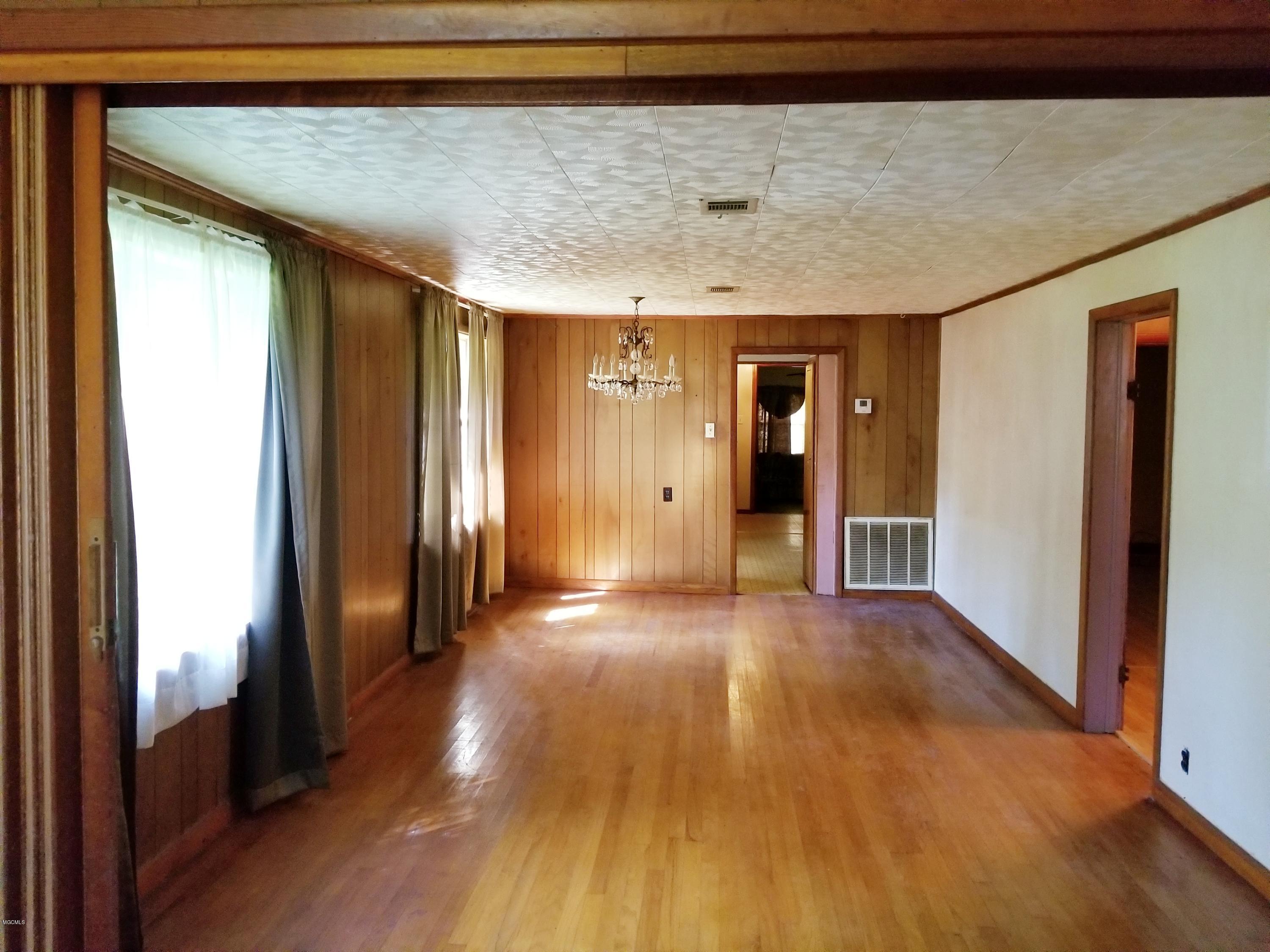 4005 West Pine Street Moss Point, MS 39563 - Photo 5 of 20 20180828_165224