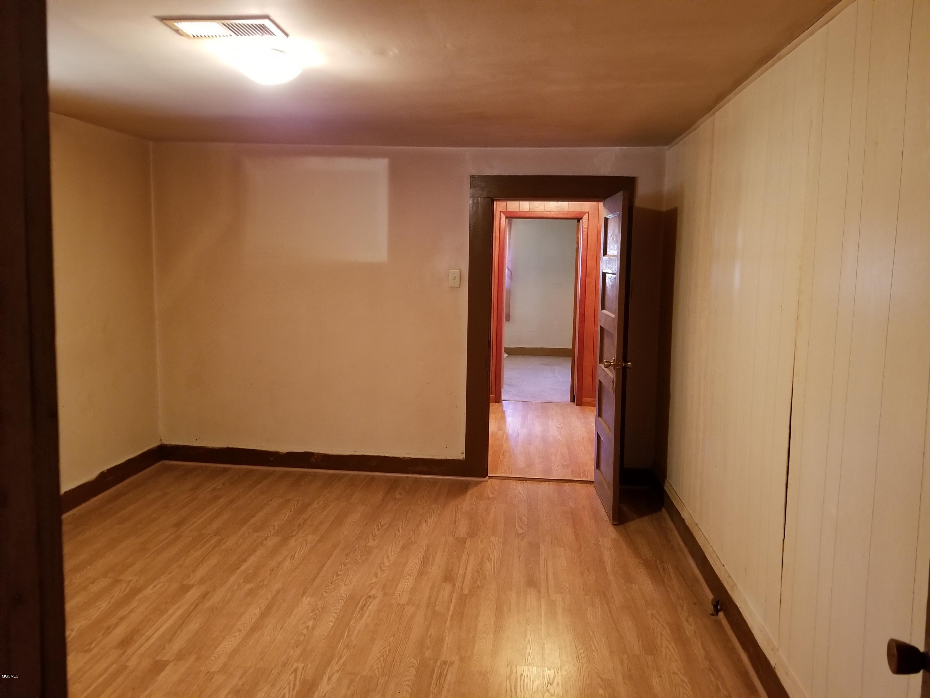 4005 West Pine Street Moss Point, MS 39563 - Photo 7 of 20 20180828_155948