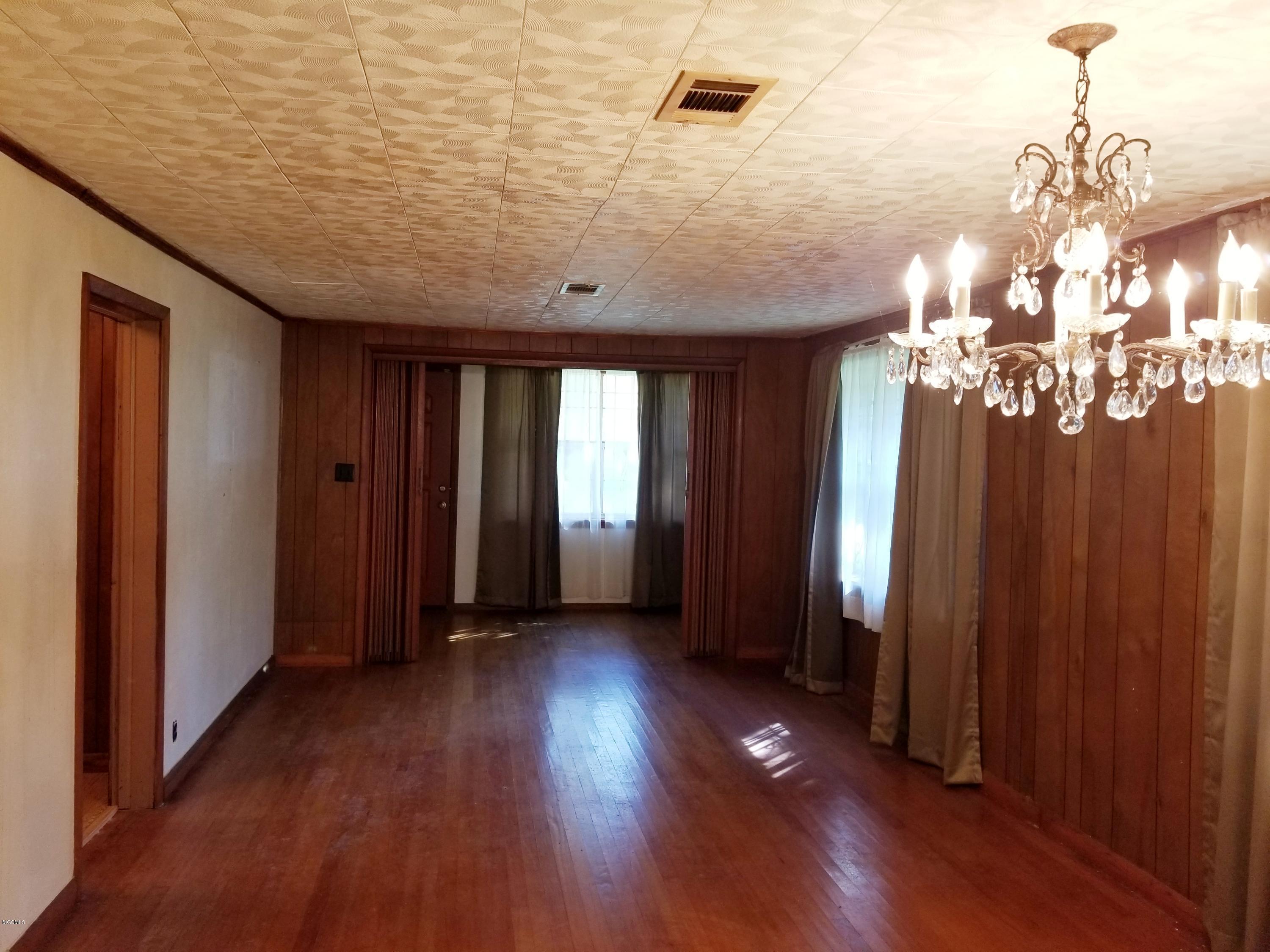 4005 West Pine Street Moss Point, MS 39563 - Photo 10 of 20 20180828_164935
