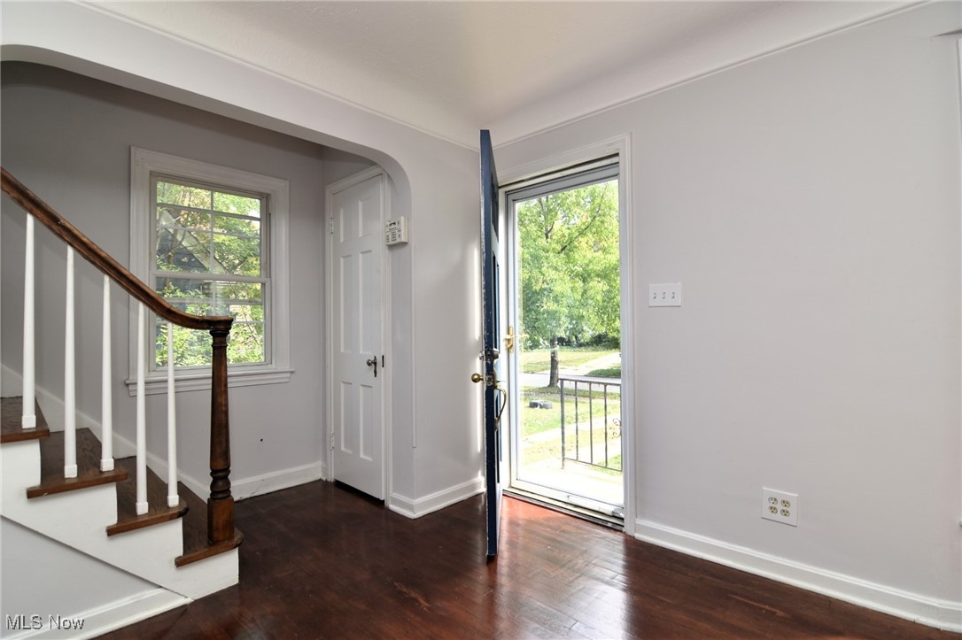 1084 Rushleigh Road Cleveland Heights, OH 44121 - Photo 2 of 30
