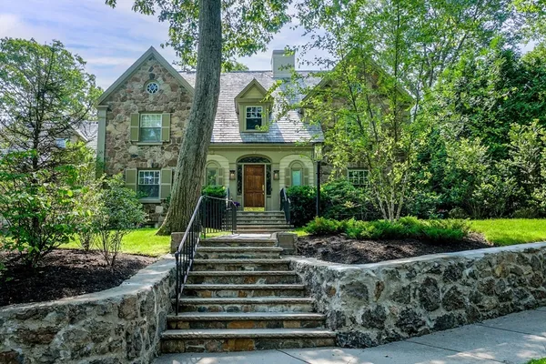 $3,399,000 | 10 Hallwood Road, Brookline, MA 02467