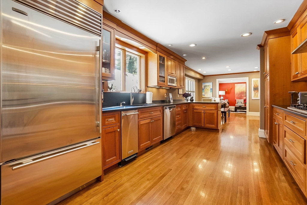 10 Hallwood Road Brookline, MA 02467 - Photo 11 of 42