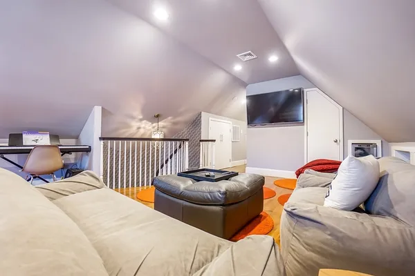 $3,399,000 | 10 Hallwood Road, Brookline, MA 02467