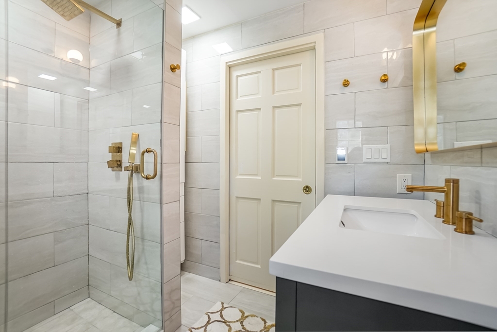 10 Hallwood Road Brookline, MA 02467 - Photo 28 of 42