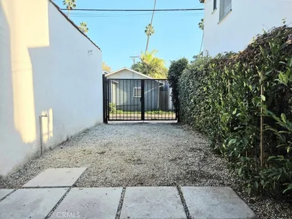 $1,899,000 | 908-910 Victoria Avenue, Venice, CA 90291