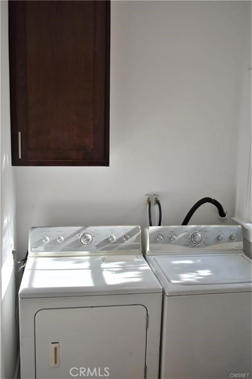 908-910 Victoria Venice, CA 90291 - Photo 9 of 21 908 Victoria Ave - Inside Laundry