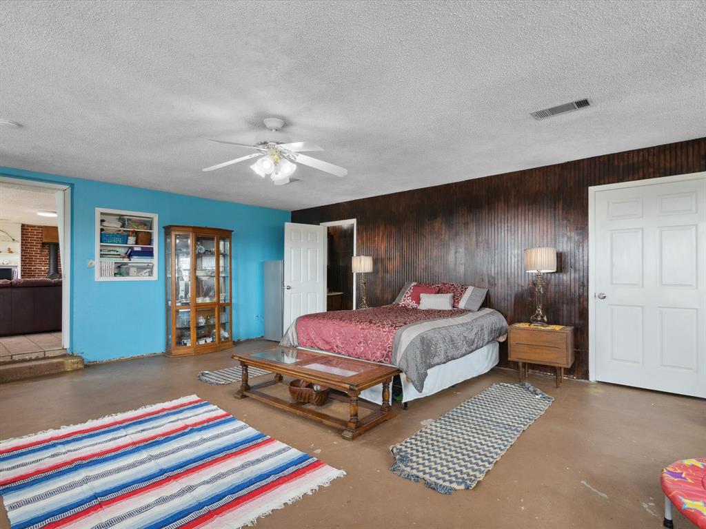 265 County Road 4374 Decatur, TX 76234 - Photo 20 of 32 a spacious bedroom with a bed and window