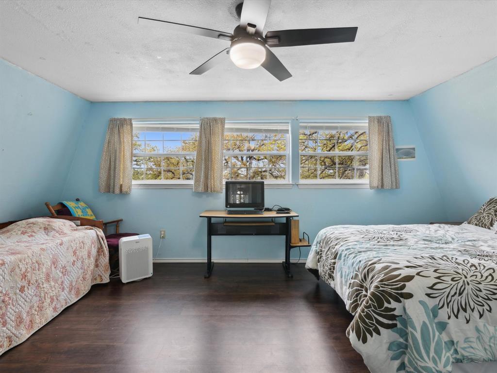 265 County Road 4374 Decatur, TX 76234 - Photo 23 of 32 a bedroom with a bed and window