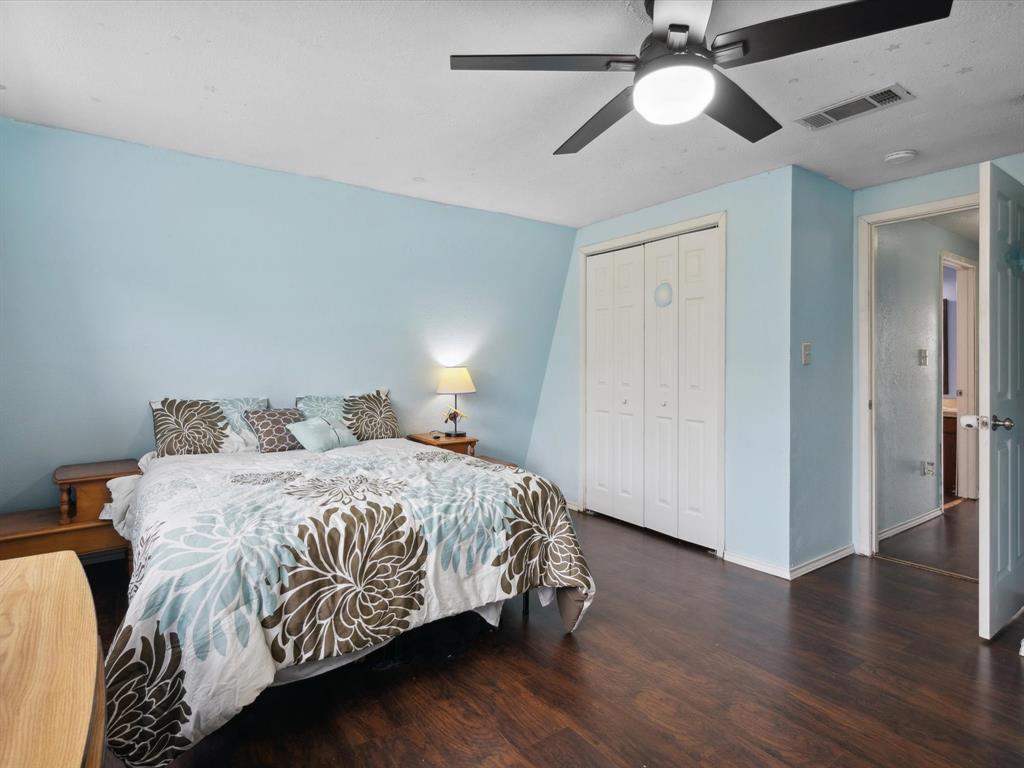 265 County Road 4374 Decatur, TX 76234 - Photo 24 of 32 a bedroom with a bed and wooden floor
