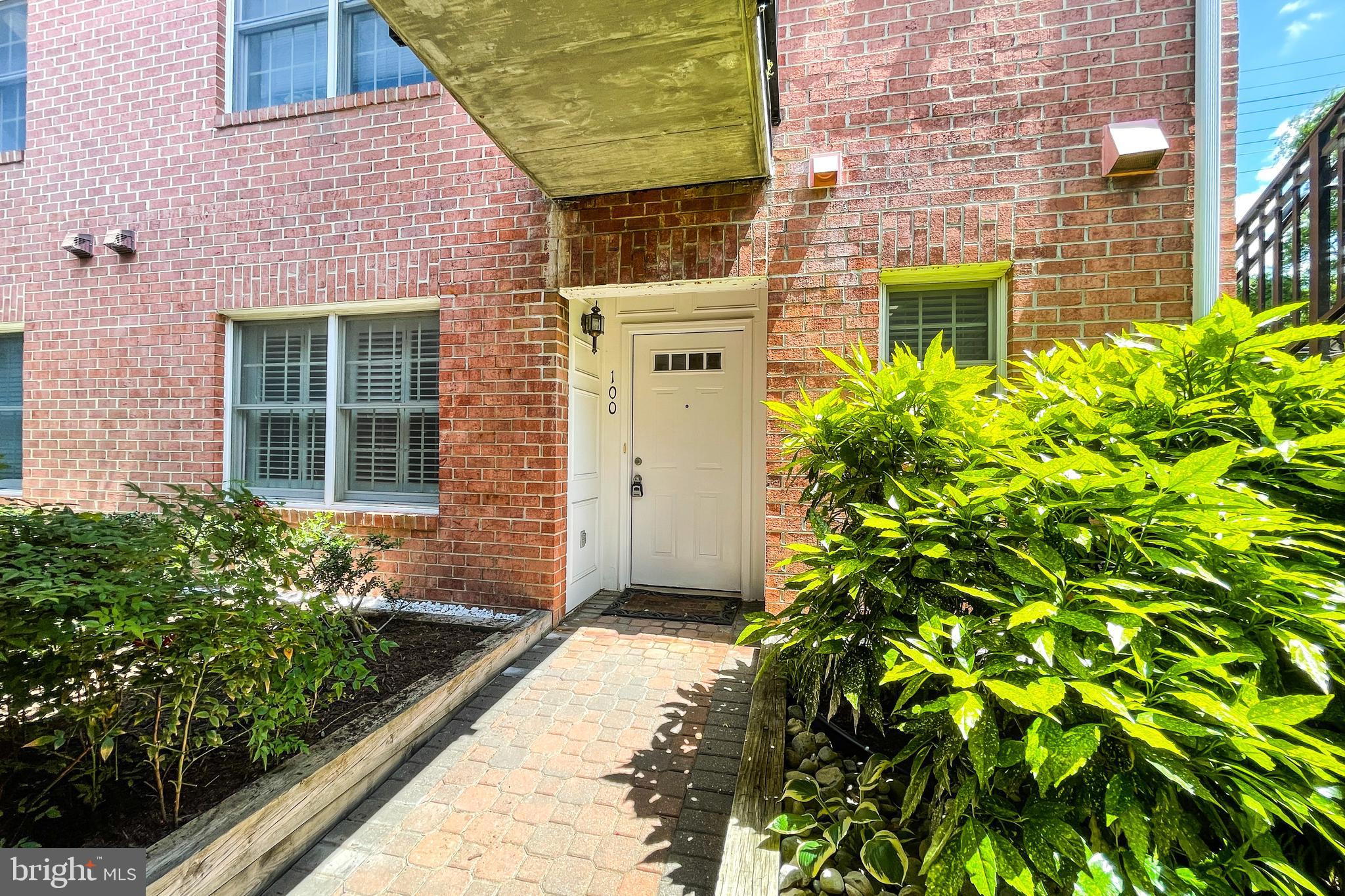 6916 Fairfax Drive, Unit 100 Arlington, VA 22213 - Photo 4 of 36