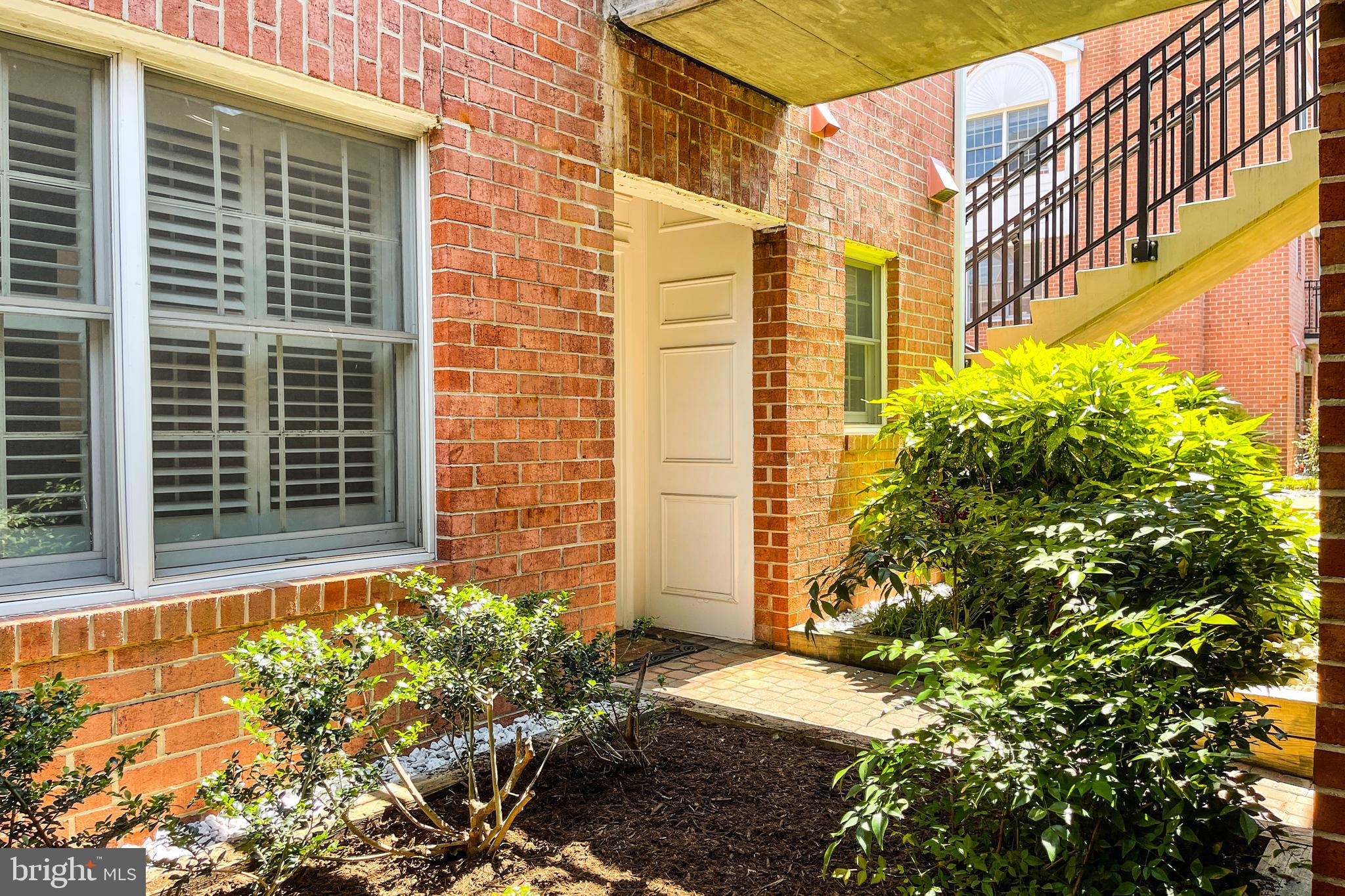 6916 Fairfax Drive, Unit 100 Arlington, VA 22213 - Photo 5 of 36