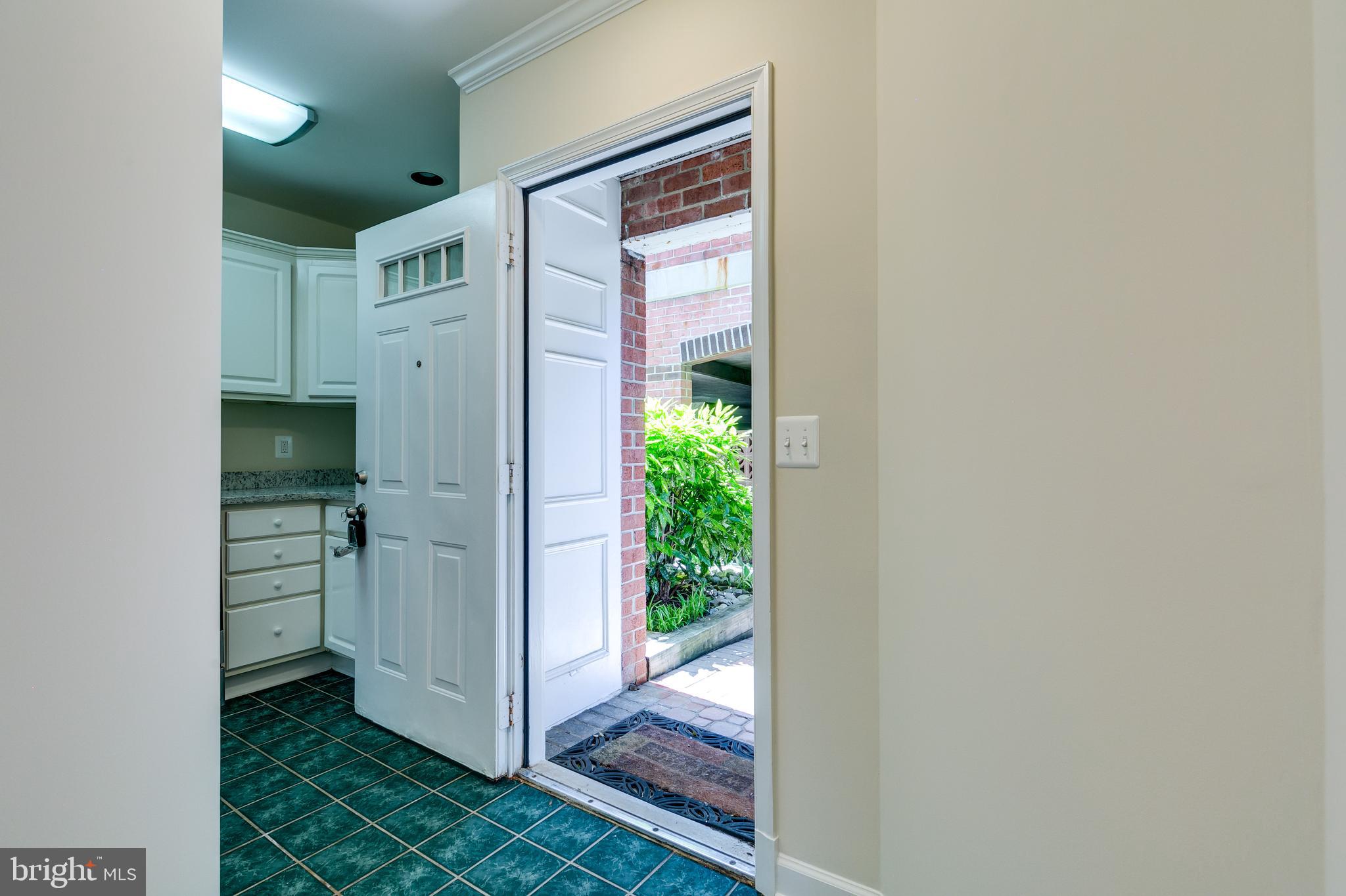 6916 Fairfax Drive, Unit 100 Arlington, VA 22213 - Photo 7 of 36