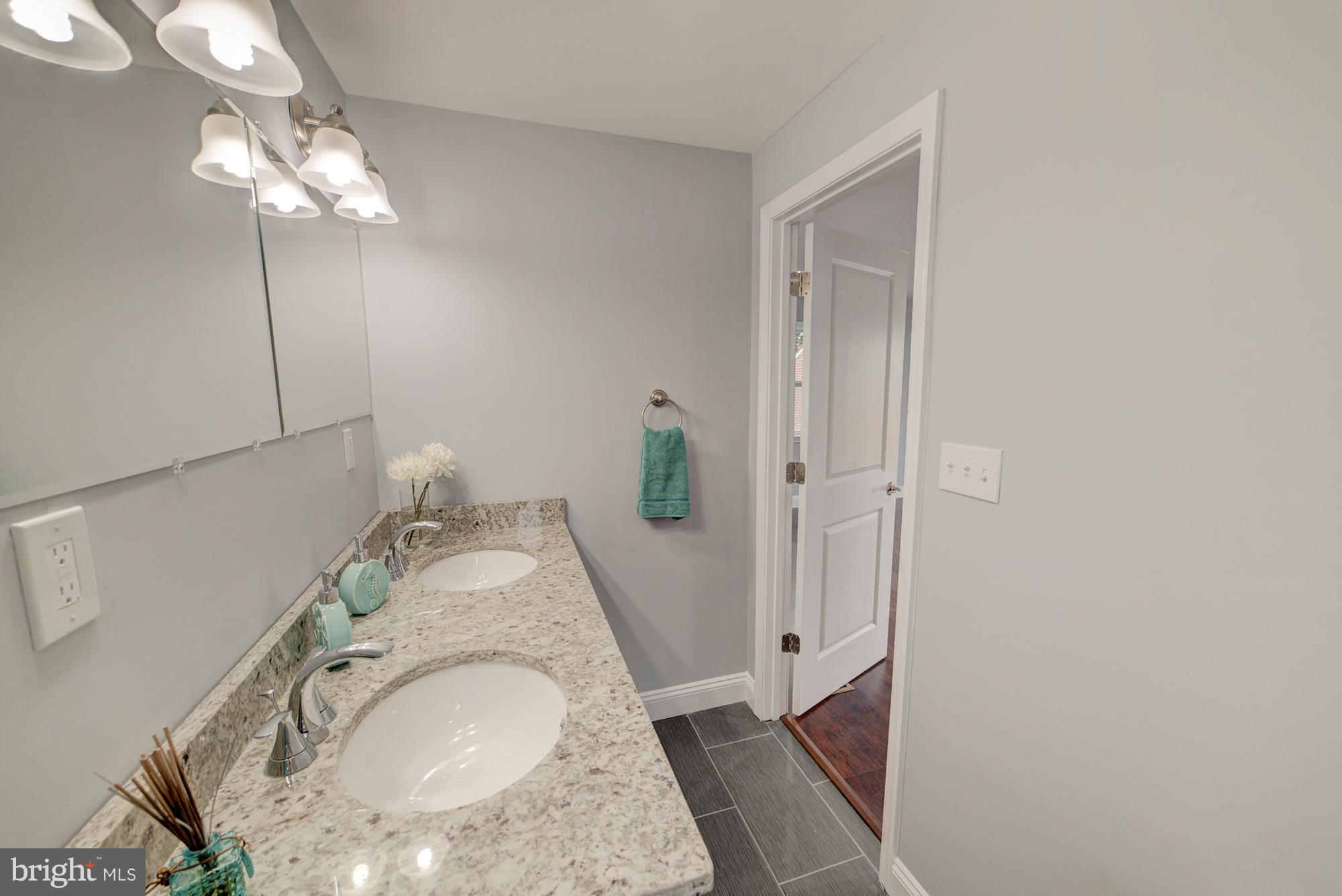 4210 Colonial Road Baltimore, MD 21208 - Photo 11 of 21 Bath (Master)
