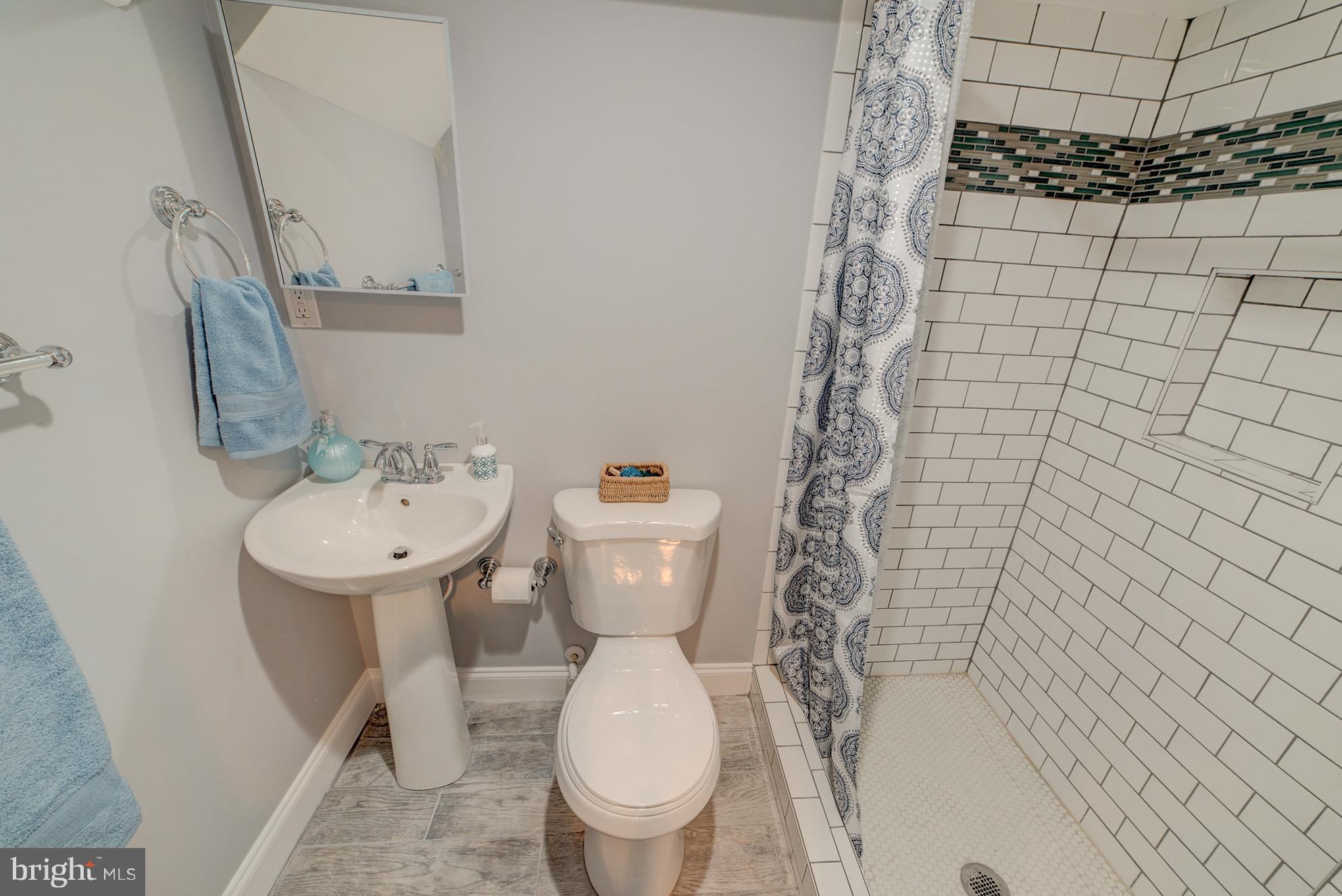 4210 Colonial Road Baltimore, MD 21208 - Photo 14 of 21 Bath