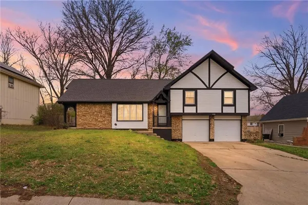 $299,950 | 6608 East 124 Street, Grandview, MO 64030